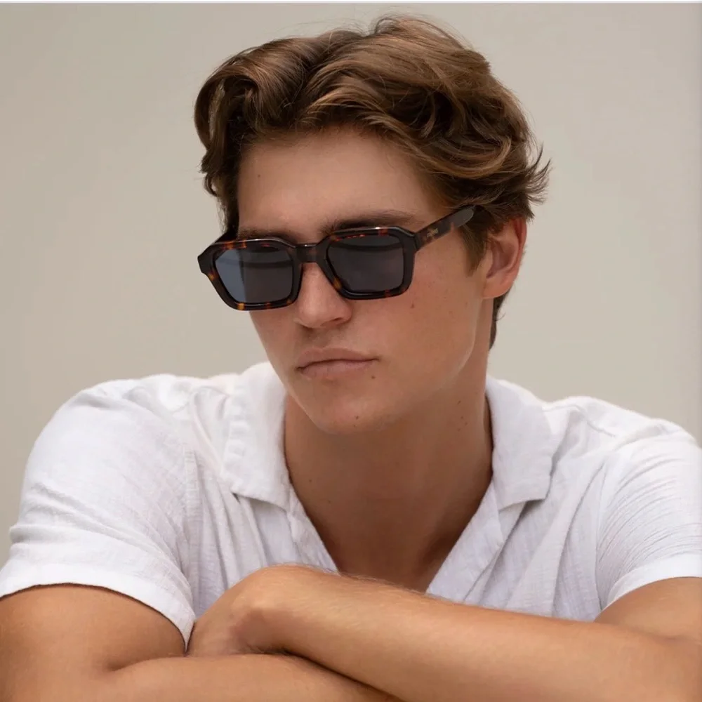 FREYRS Women's Gray Sunglasses - Picture 2 of 7